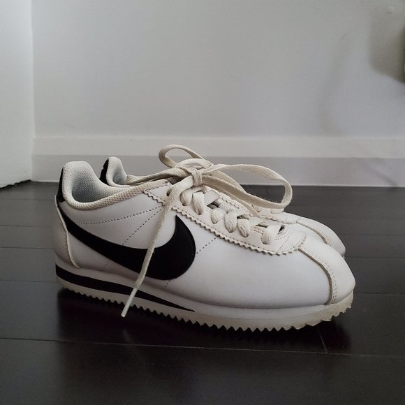 Nike Women's Classic Cortez Leather Shoes - White and Black - Picture 2 of 11